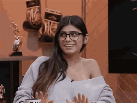 Miakhalifa GIFs 